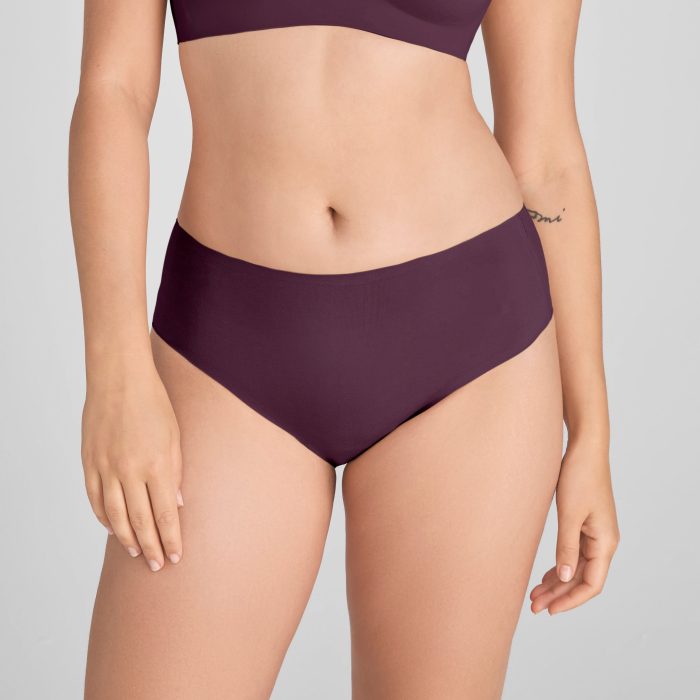 18_softform_cotton_MR_brief-aubergine-M-Elle_0975_AU_R1_1.jpg