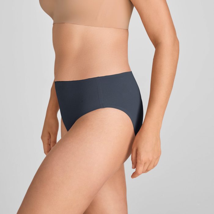 18_softform_cotton_MR_brief-northsea-M-Elle_0999_NS_R1.jpg