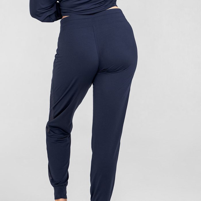 BlissWearJogger-Model-Navy-M-Raine-Back-1.jpg