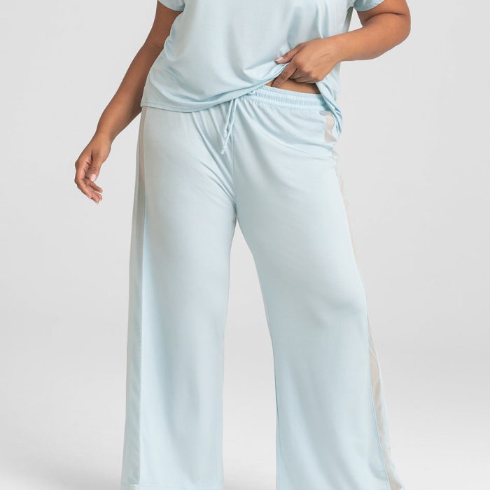 BlissWearPant-Model-Glacier-1X-Anita-Front-2.jpg
