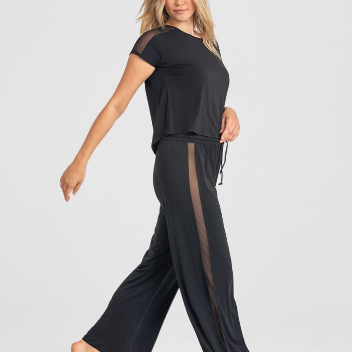 BlissWearPant-Model-Midnight-S-Elle-Side-2.jpg