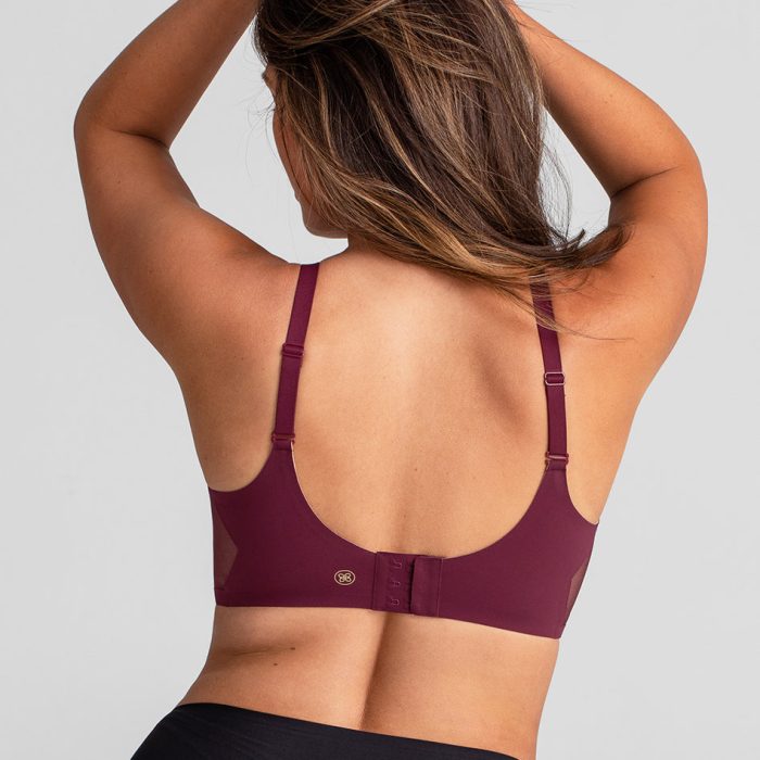 CrossOverBra-Model-Fig-M-Nicki-Back-2.jpg