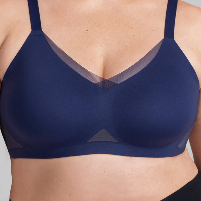 CrossOverBra-ZoomIn-Navy-2-2.jpg