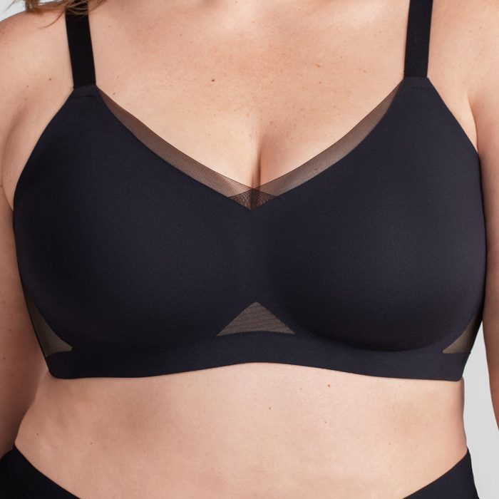 CrossOverBra-ZoomIn-Runway-3.jpg
