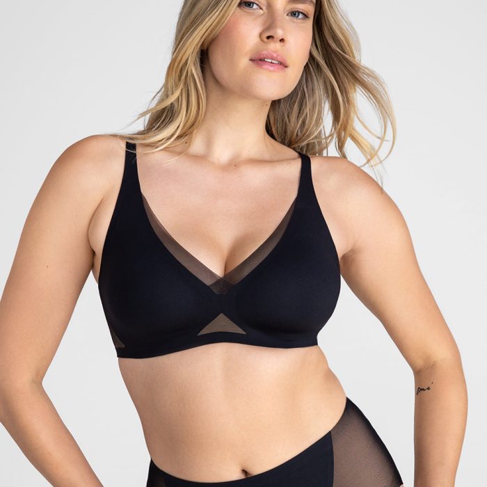 CrossOverVNeckBraFlex-Model-Runway-34D-Elle-Front.jpg