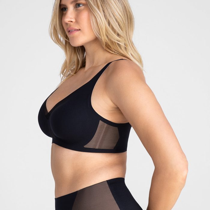 CrossOverVNeckBraFlex-Model-Runway-34D-Elle-Side.jpg