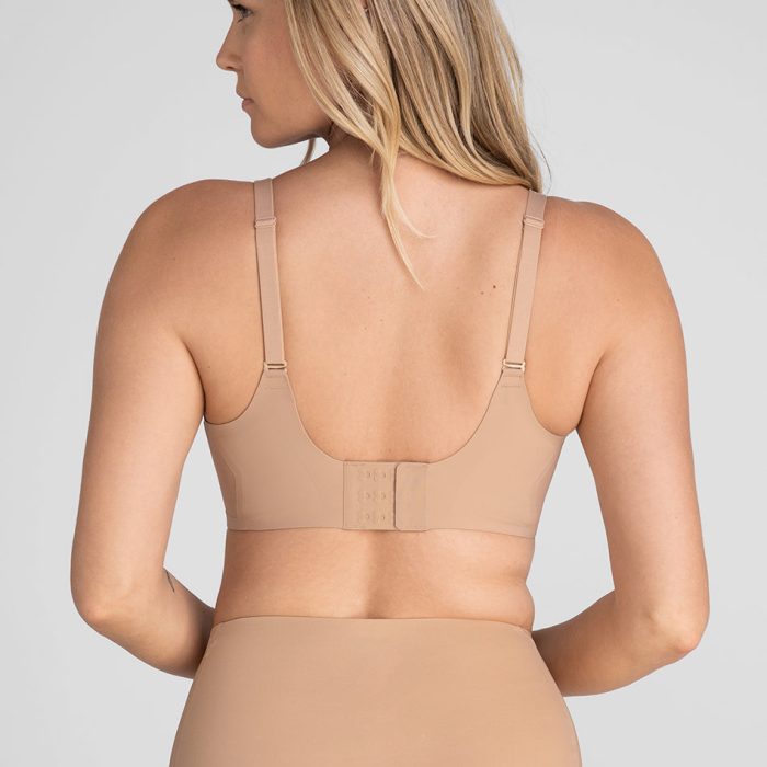 CrossOverVNeckBraFlex-Model-Sand-34D-Elle-Back.jpg