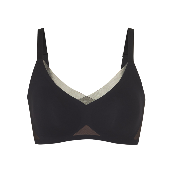 Crossover_Bra-Mannequin-Runway-Front-2.png