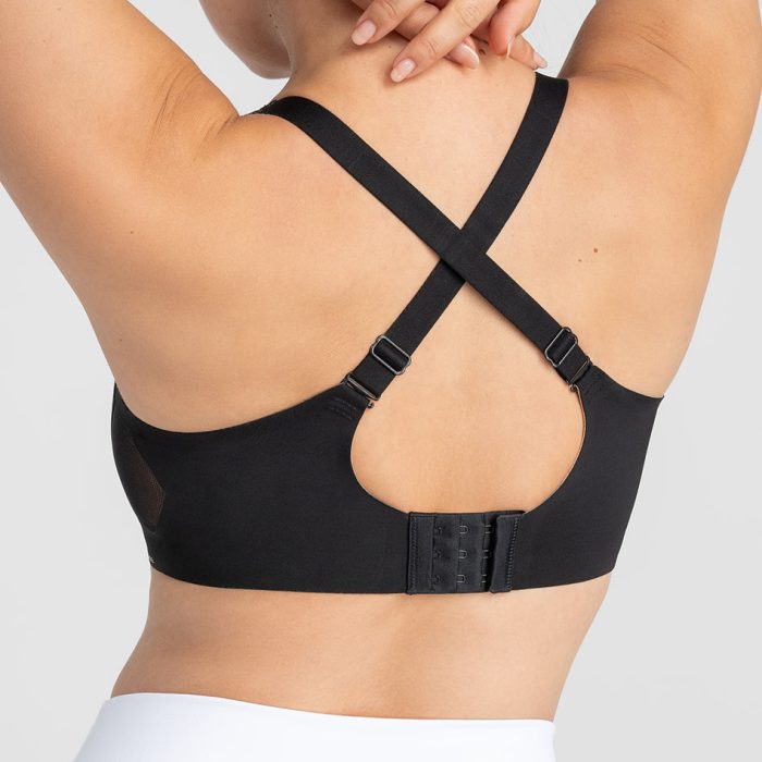 DevCrossFlexBra-Model-Runway-34D-Elle-Back-3.jpg