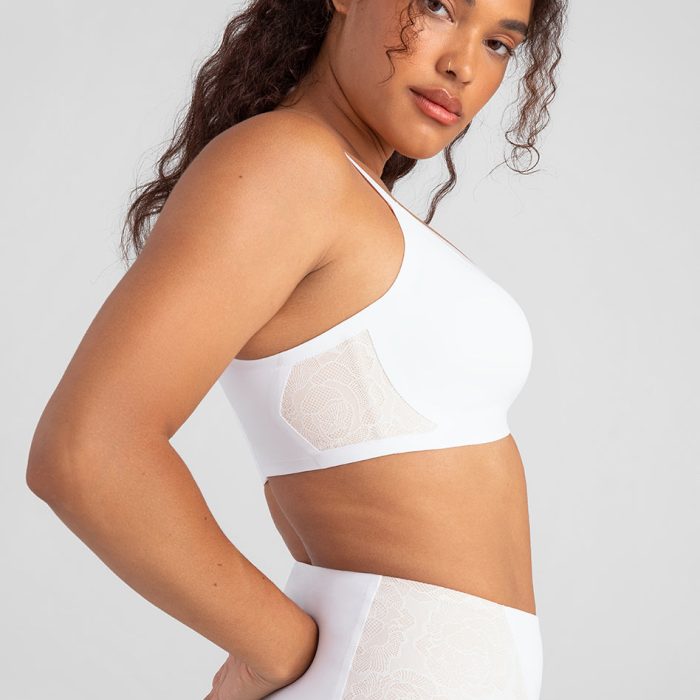 LaceCrossOverBra-Model-Astral-M-Mei-Front.jpg