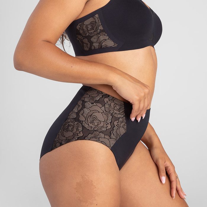 LaceCrossOverBra-Model-Runway-M-Mei-Front.jpg