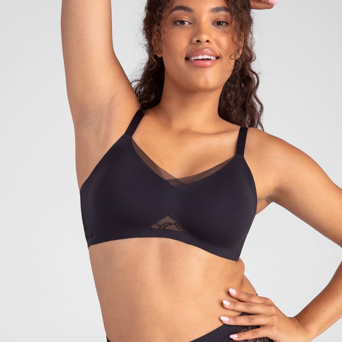LaceCrossOverBra-Model-Runway-M-Mei-Side.jpg