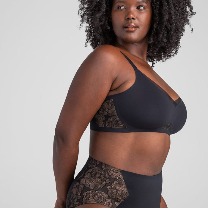LaceCrossOverBra-Model-Runway-XL-Sabey-Front.jpg
