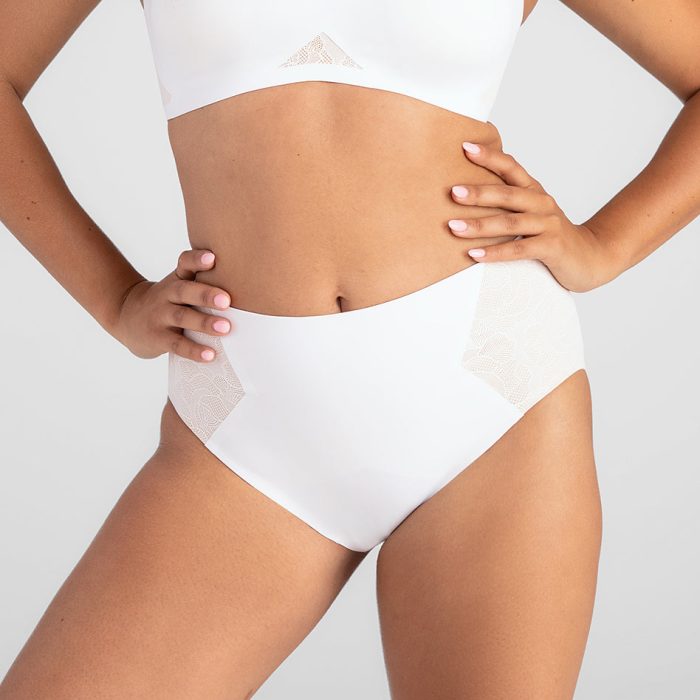 LaceCrossOverBrief-Model-Astral-M-Mei-Front.jpg