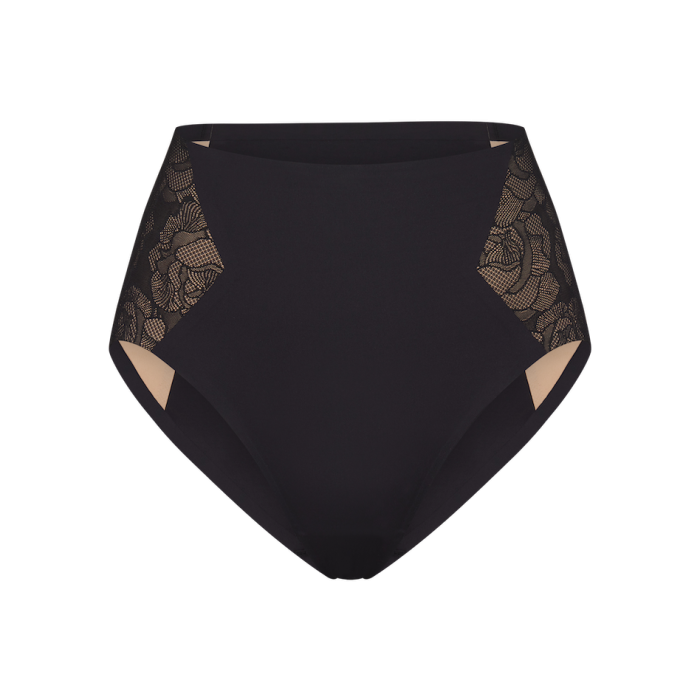 LaceCrossOver_Brief-Mannequin-Runway-Front.png