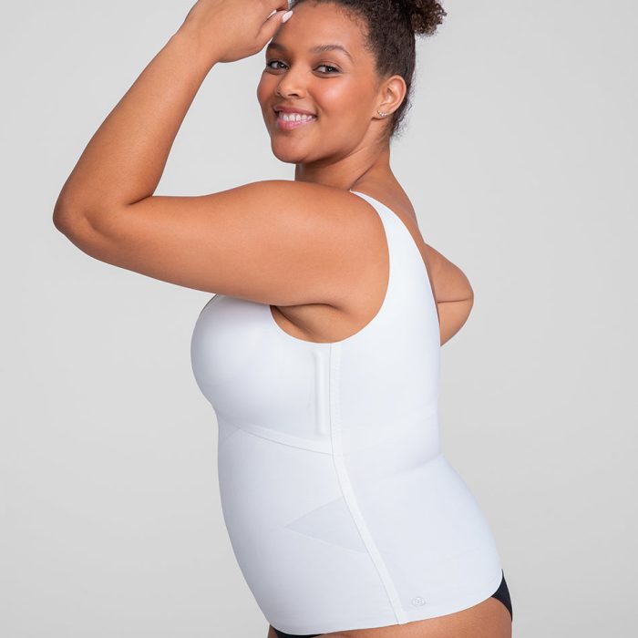 LiftWearTank-Model-Astral-XL-Larissa-Side.jpg