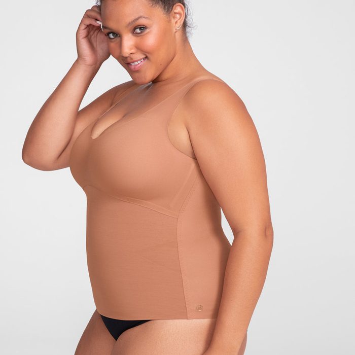 LiftWearTank-Model-Cinnamon-XL-Larissa-Side.jpg