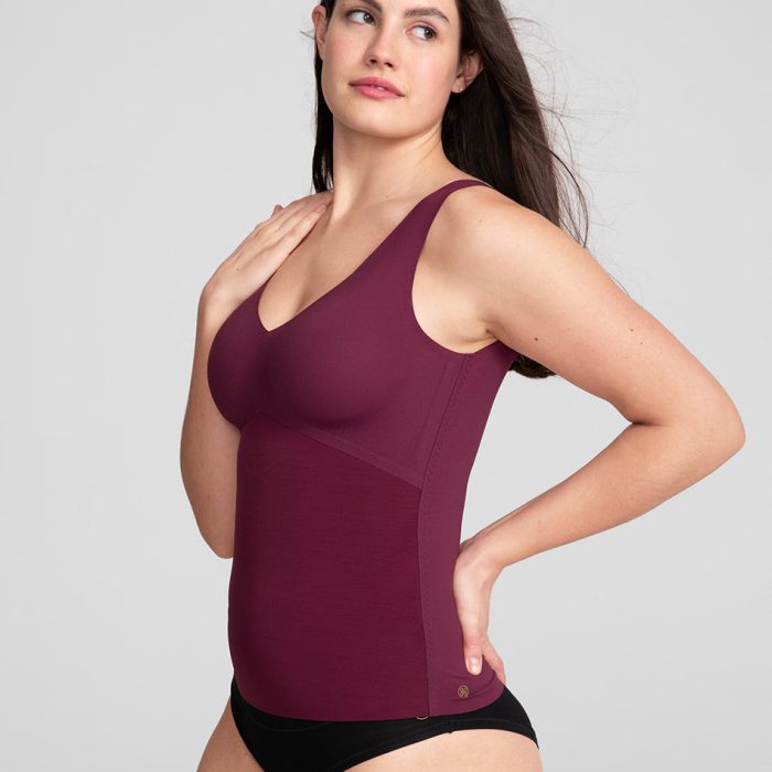 LiftWearTank-Model-Fig-M-Hannah-Side.jpg