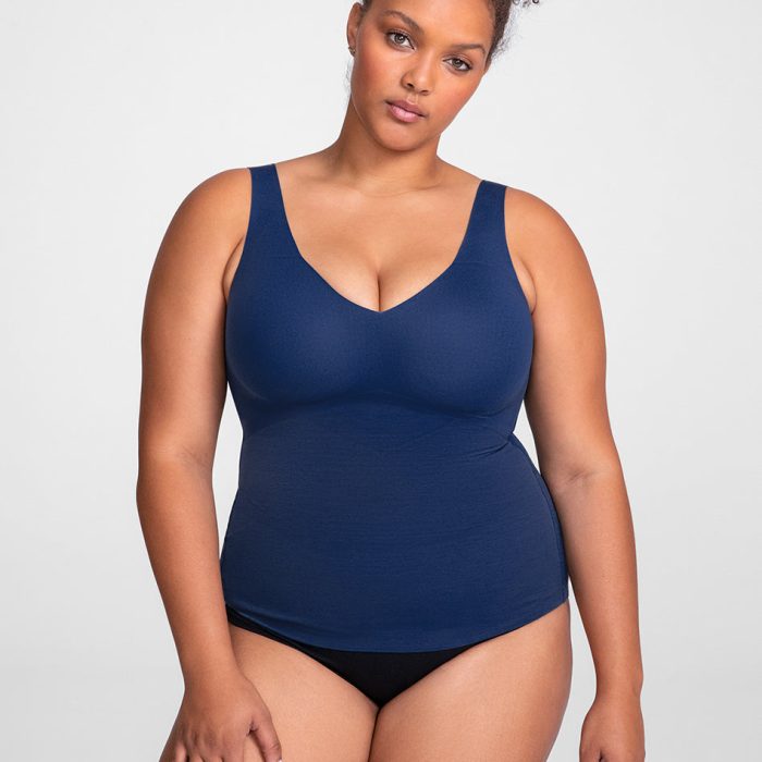 LiftWearTank-Model-Navy-XL-Larissa-Front.jpg