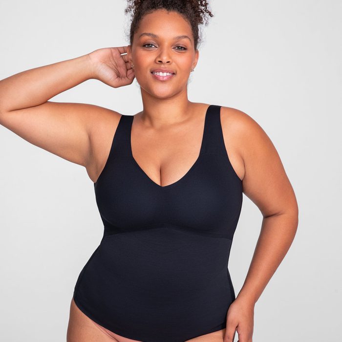 LiftWearTank-Model-Vamp-XL-Larissa-Front.jpg