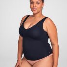 LiftWearTank-Model-Vamp-XL-Larissa-Side.jpg