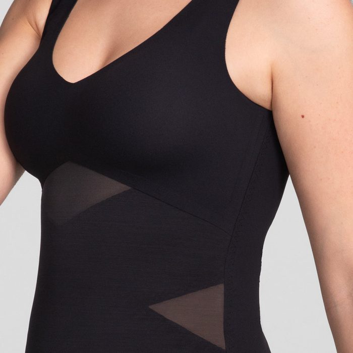 LiftWear_Tank-ZoomIn-Runway.jpg