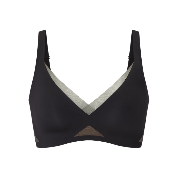 OctNineCrossOverVNeckBra-Mannequin-Runway-Front.png