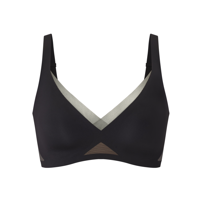 OctNineFullSizeCrossOverVNeckBra-Mannequin-Runway-Front.png