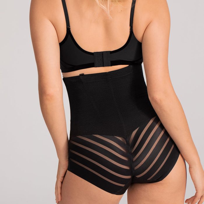 QB-Model-Vamp-M-Elle-Back-2.jpg