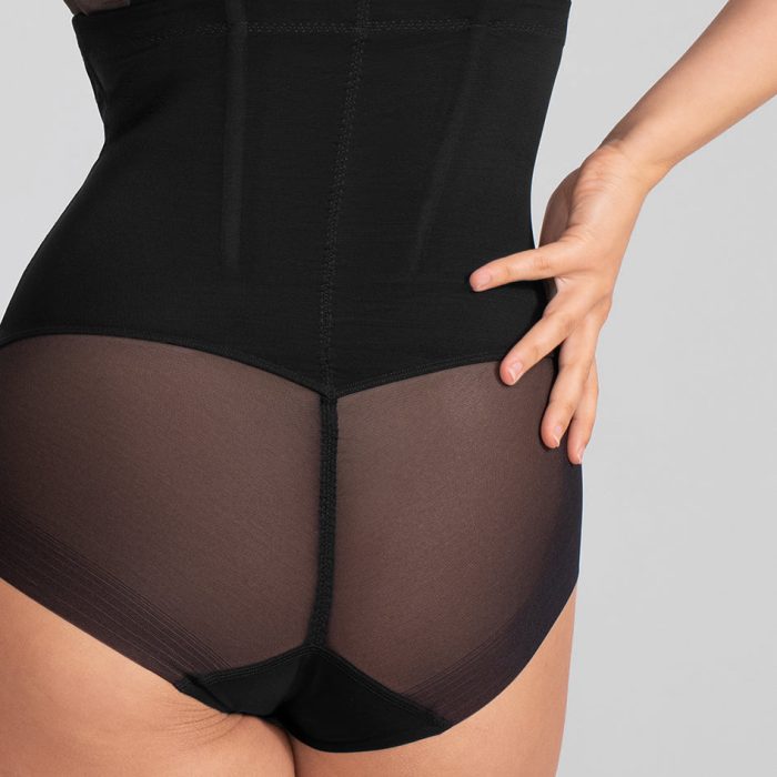 SPB-Model-Runway-M-Elle-Back.jpg