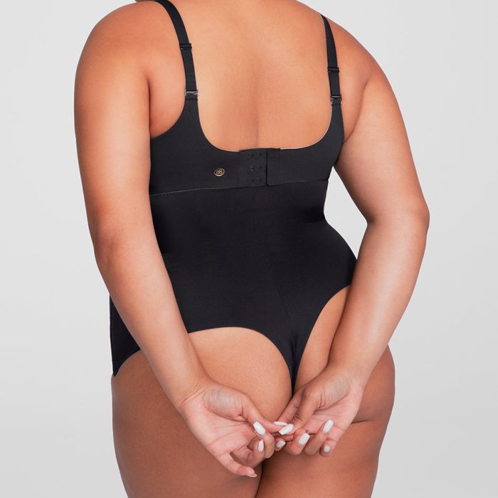 SPT-Model-Runway-XL-Larissa-Back.jpg