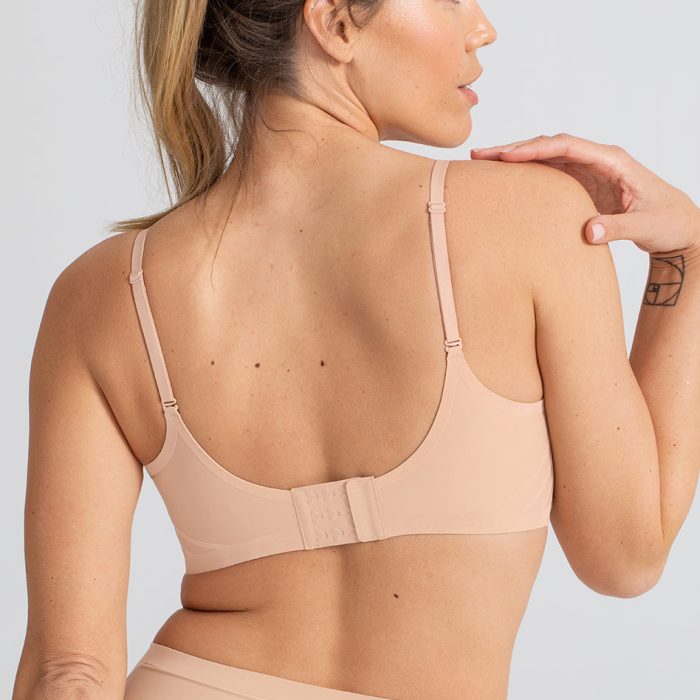 SilhBra-Model-Blush-M-Katie-Back.jpg