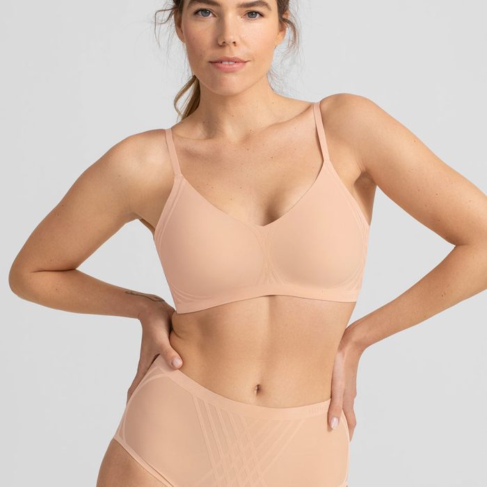 SilhBra-Model-Blush-M-Katie-Front.jpg