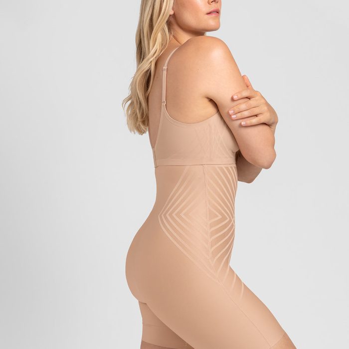 SilhouetteHighWaistShort-Model-Sand-M-Elle-Side.jpg