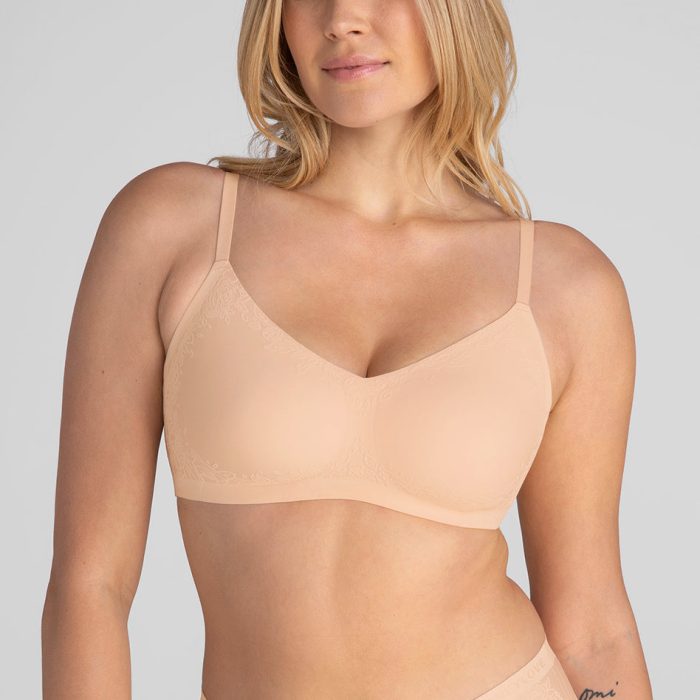 SilhouetteRBra-Model-Blush-M-Elle-Front.jpg