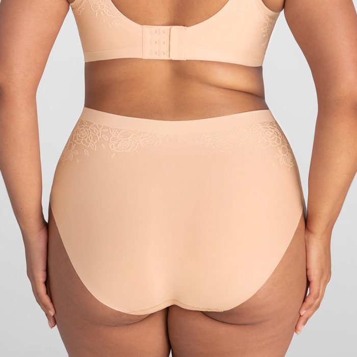 SilhouetteRBrief-Model-Blush-1X-Julia-Back.jpg