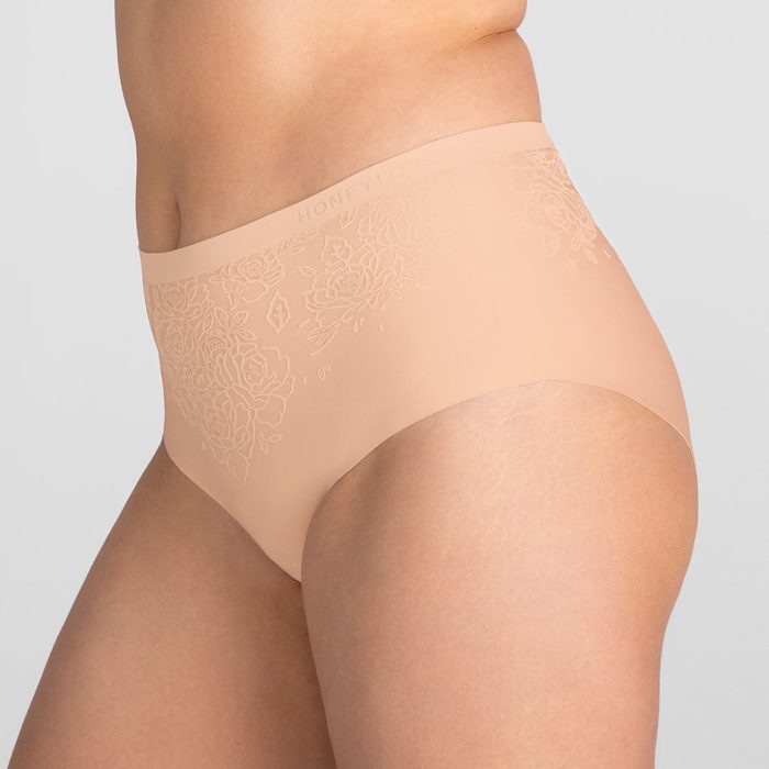 SilhouetteRBrief-Model-Blush-M-Elle-Side.jpg