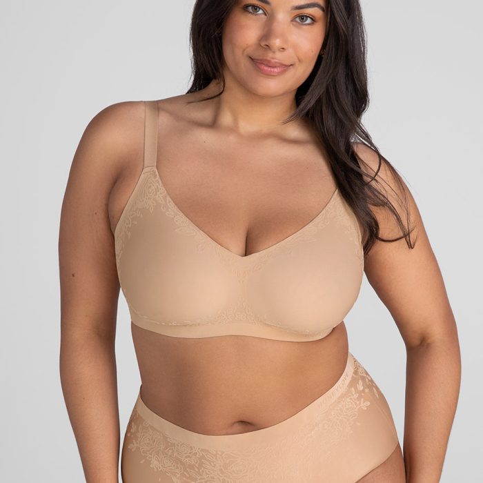 SilhouetteRosesBra-Model-Sand-1X-Julia-Front.jpg