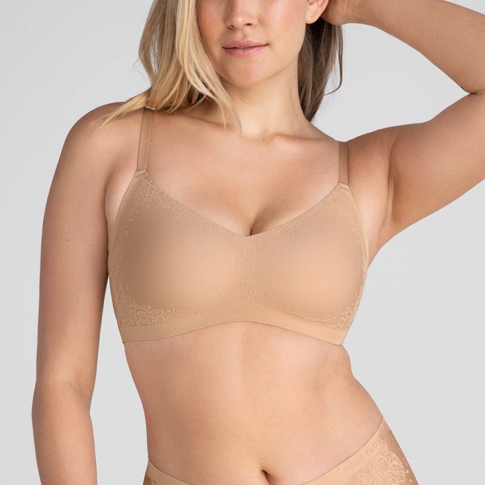 SilhouetteRosesBra-Model-Sand-M-Elle-Front.jpg