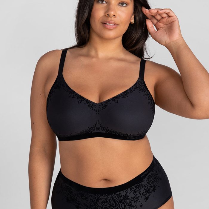 SilhouetteRosesBra-Model-Vamp-1X-Julia-Front.jpg
