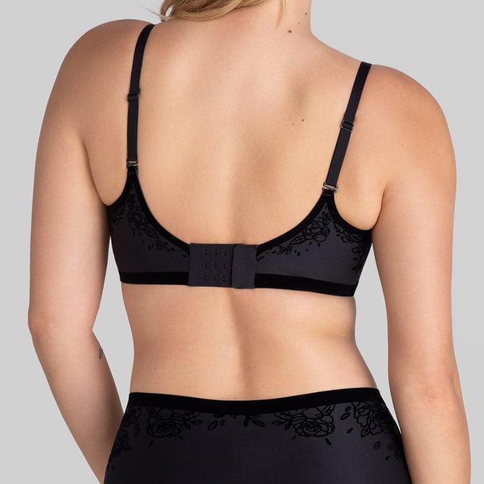 SilhouetteRosesBra-Model-Vamp-M-Elle-Back.jpg