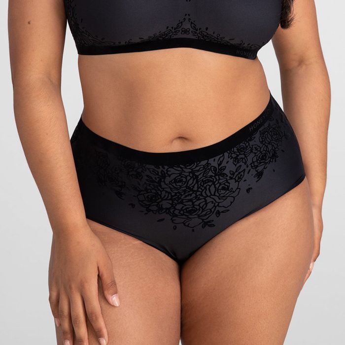 SilhouetteRosesBrief-Model-Vamp-1X-Julia-Front.jpg