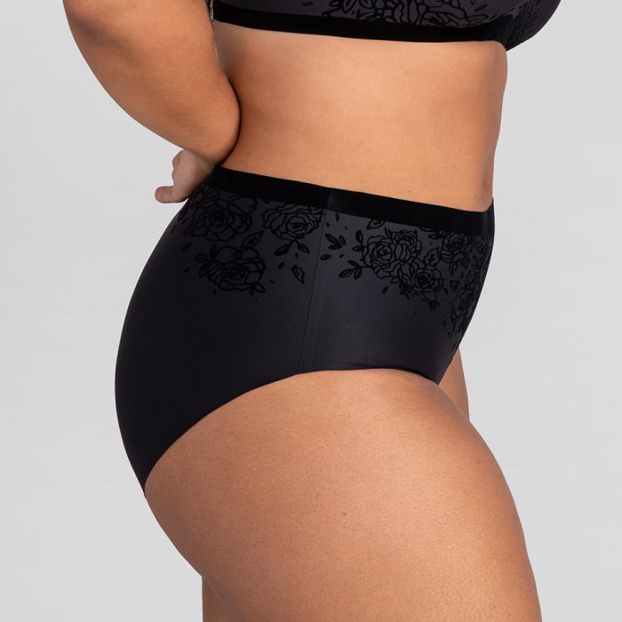 SilhouetteRosesBrief-Model-Vamp-1X-Julia-Side.jpg