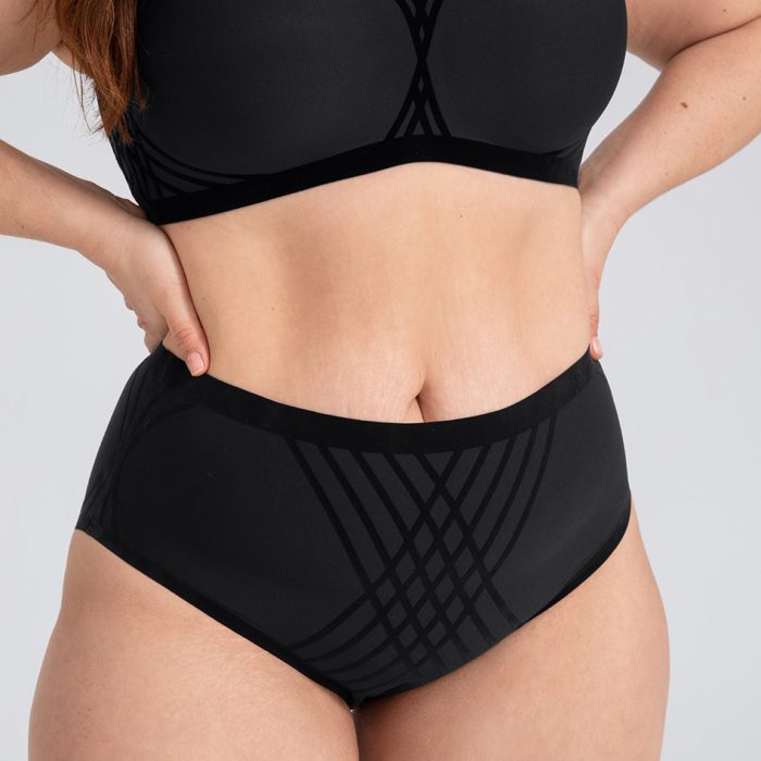 Silhouette_Brief-Model-Vamp-1X-Brianna-Front.jpg