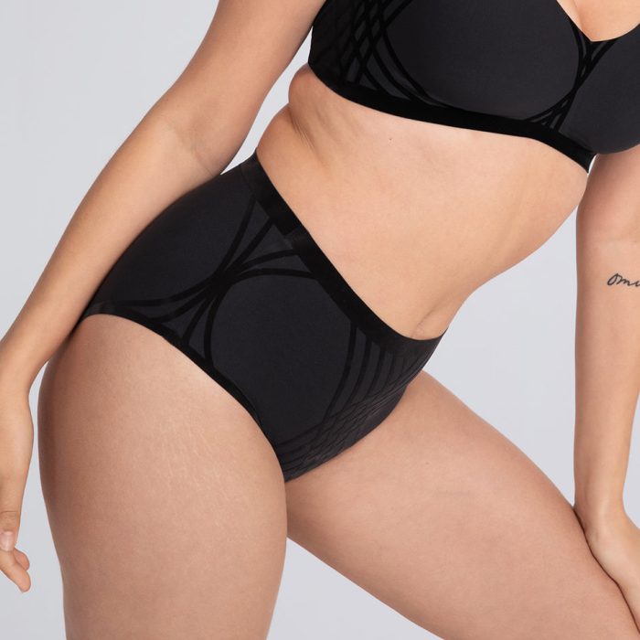 Silhouette_Brief-Model-Vamp-M-Elle-Side.jpg