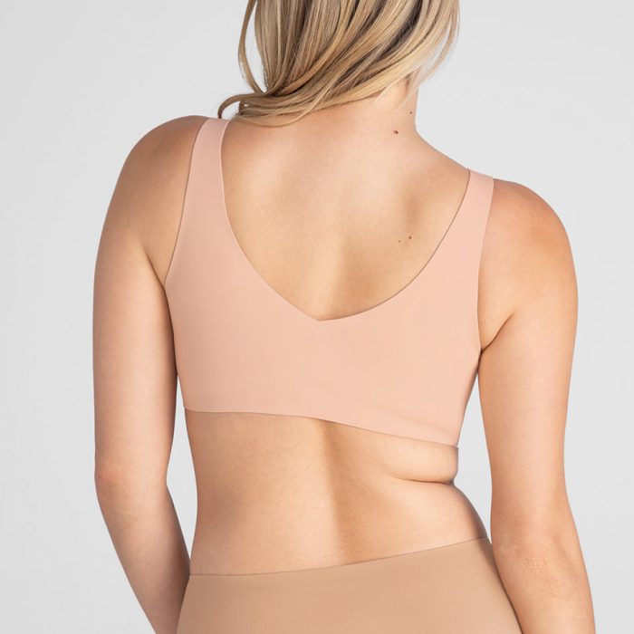 SoftFormBra-Model-Blush-M-Elle-Back.jpg