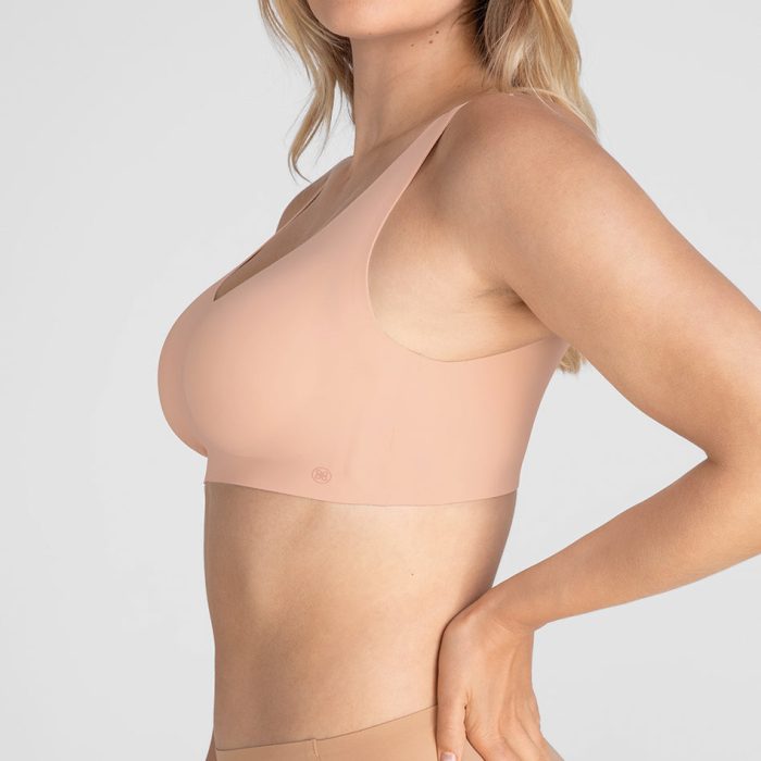 SoftFormBra-Model-Blush-M-Elle-Side.jpg