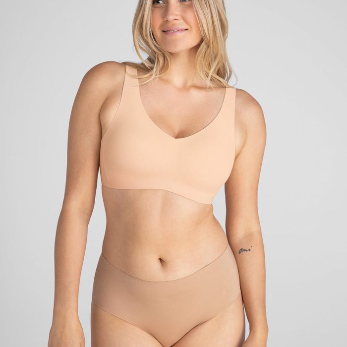SoftFormBra-Model-Rose_Tan-M-Elle-Front.jpg