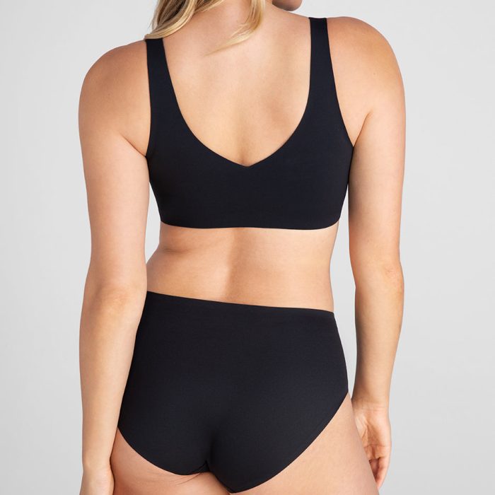 SoftFormBra-Model-Vamp-M-Elle-Back.jpg