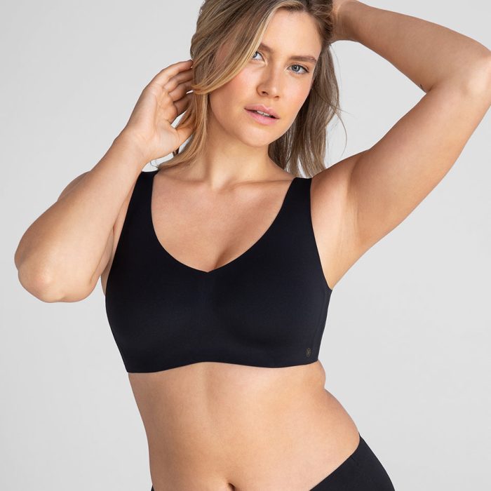 SoftFormBra-Model-Vamp-M-Elle-Front.jpg